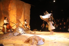 Une Antigone de papier 42 * 6240 x 4160 * (8.02MB)